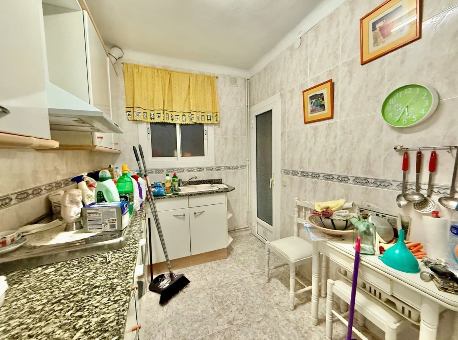 Kitchen with objects and clutter before removing elements
