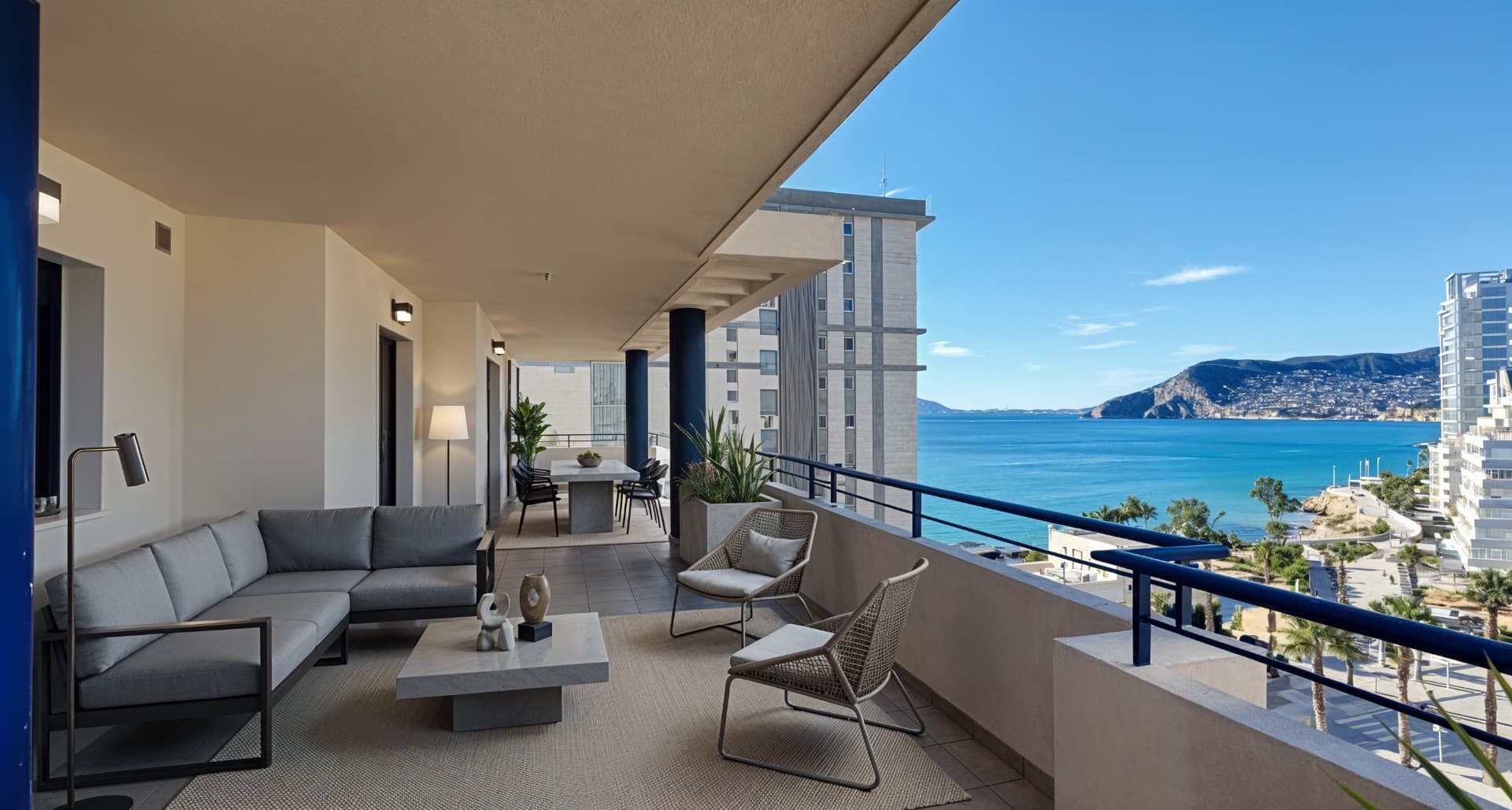 Terraza amueblada con el home staging virtual de Inmoedit